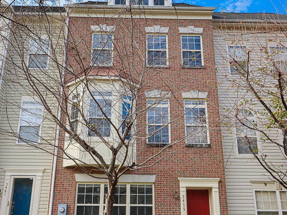 largest floor plan in development. 3 bedrooms, all with full ensuite bathrooms. Half bath on main living level. Large bright first floor living/gym or office space.
