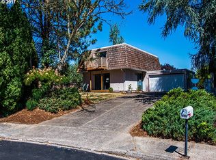 1135 NE 30th St, McMinnville, OR 97128