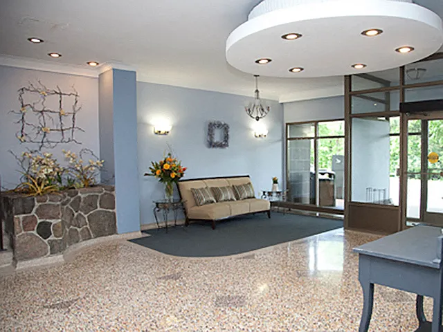 555 Sheppard Ave W — Photo 6