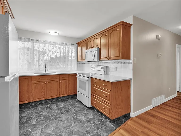 10822 134th Ave NW — Photo 5