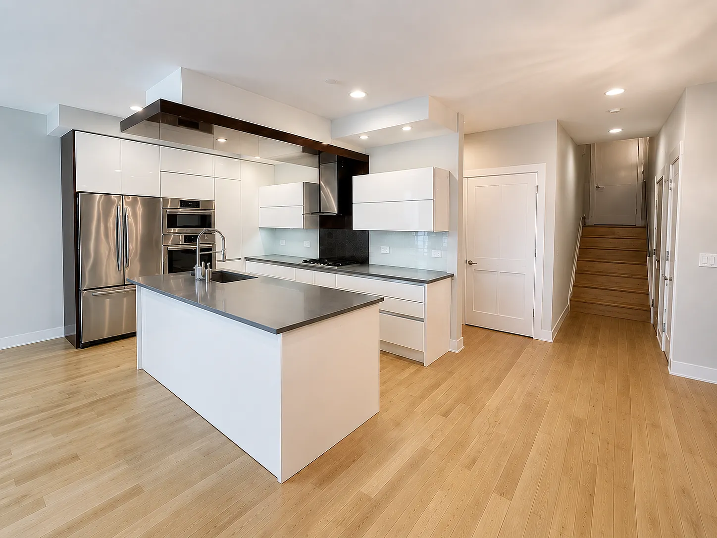 2 bed, 1648 sqft, $4,400 — Photo 3