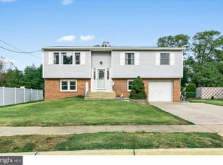 12 Harvest Ln, Burlington, NJ 08016