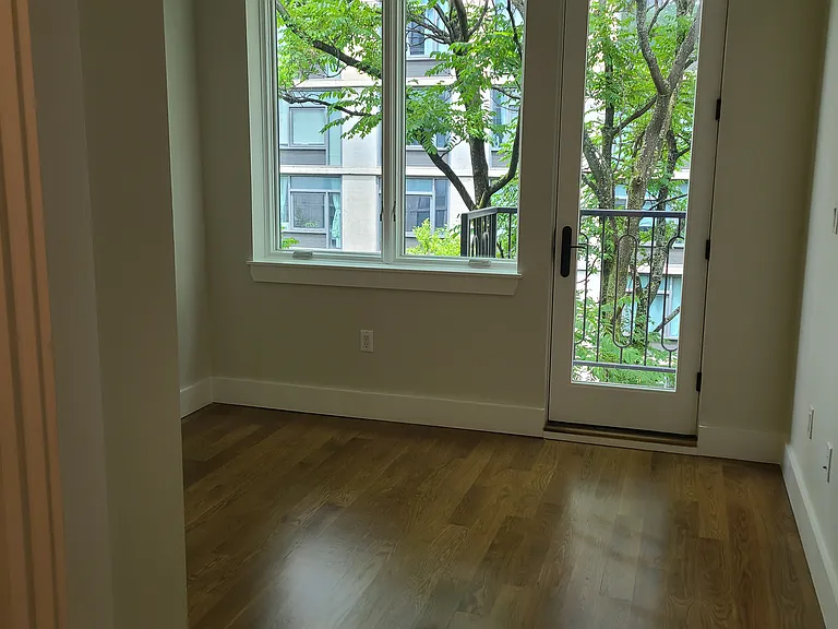 257 N 7th St #4R — Photo 4