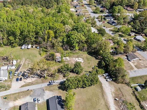 4th image of 1011 Gaines Ave