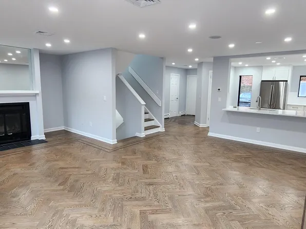 45 Ettl Ln #203, Greenwich, CT 06831