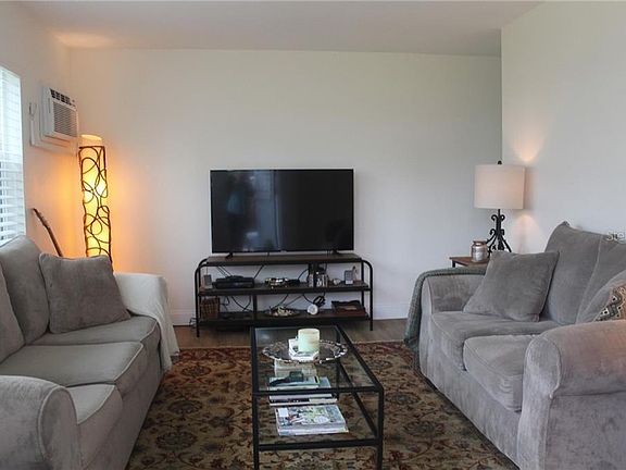 3rd image of 487 1st St S #105
