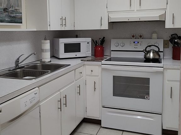 5th image of 925 N Tremain St