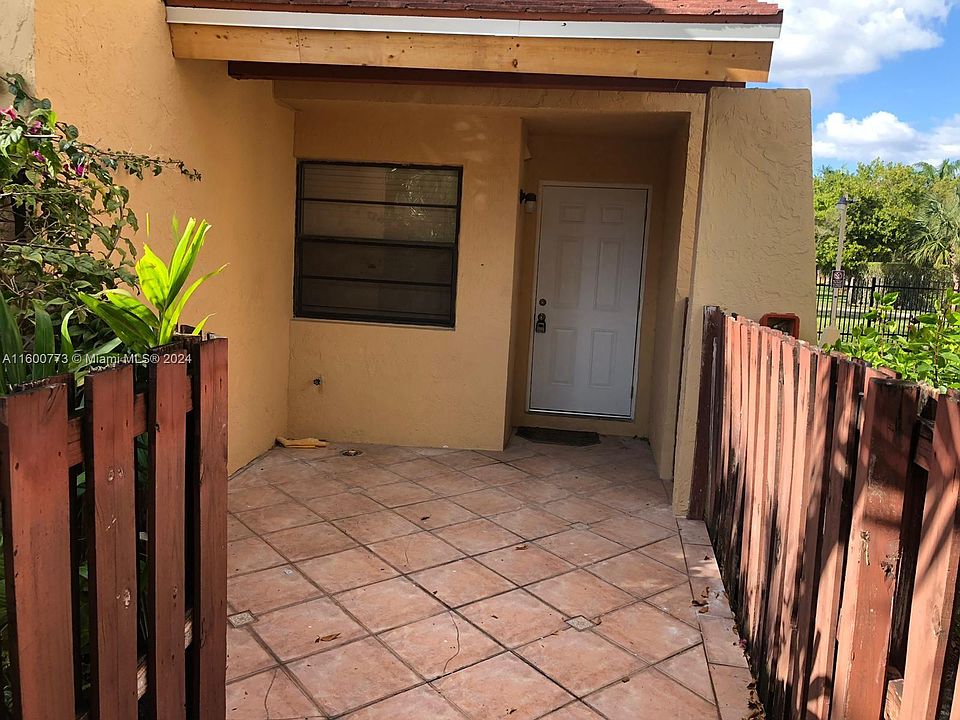 1st image of 271 W Park Dr APT 7-10