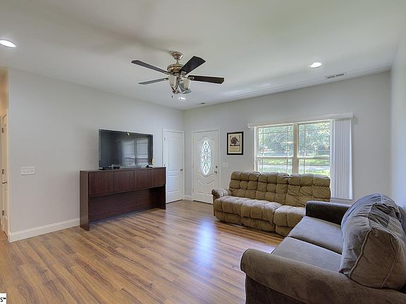3rd image of 274 Millwood Ln