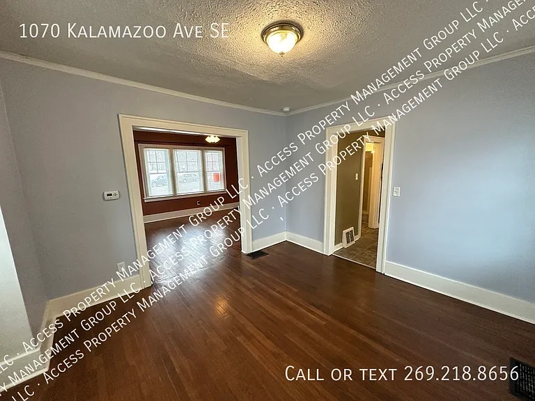 1070 Kalamazoo Ave SE — Photo 8