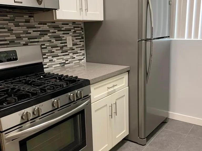 1115 N Flores St #8 — Photo 2