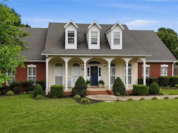790 E Emerson Ln, Fayetteville, AR 72701