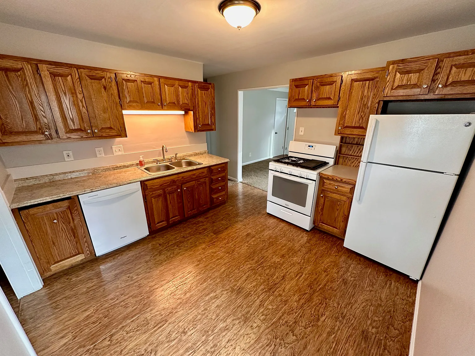 2 bed, 831 sqft, $1,400 — Photo 4