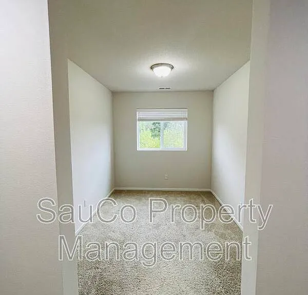 16390 NW Ernst St — Photo 8