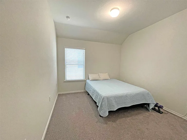 13313 Henneman Dr — Photo 10