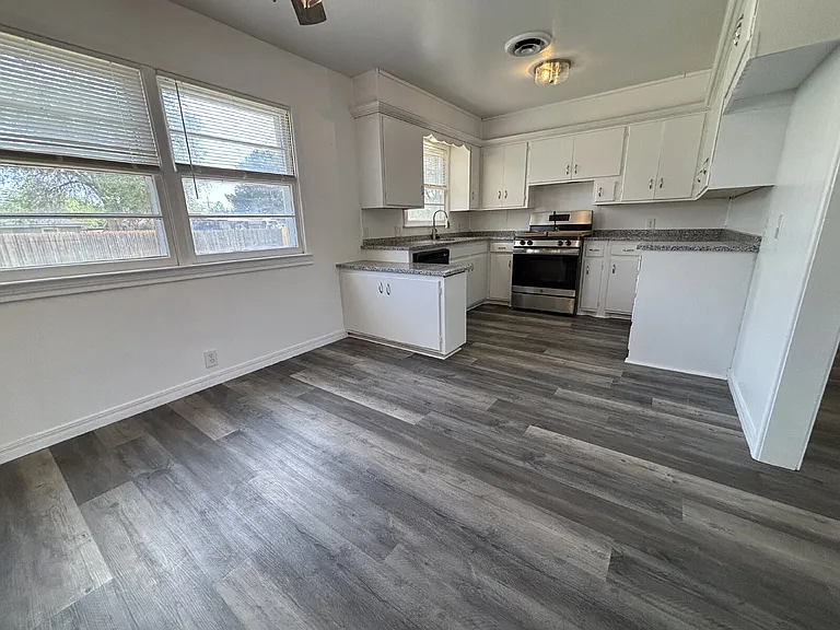 2406 48th St — Photo 3