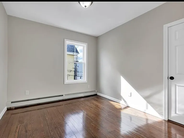 21 Locust St #3 — Photo 2