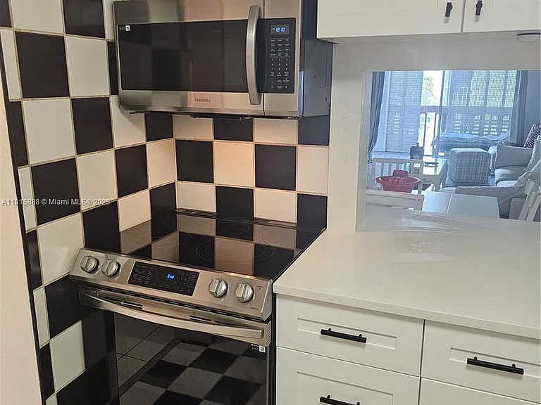 215 SE 3rd Ave #205A — Photo 8