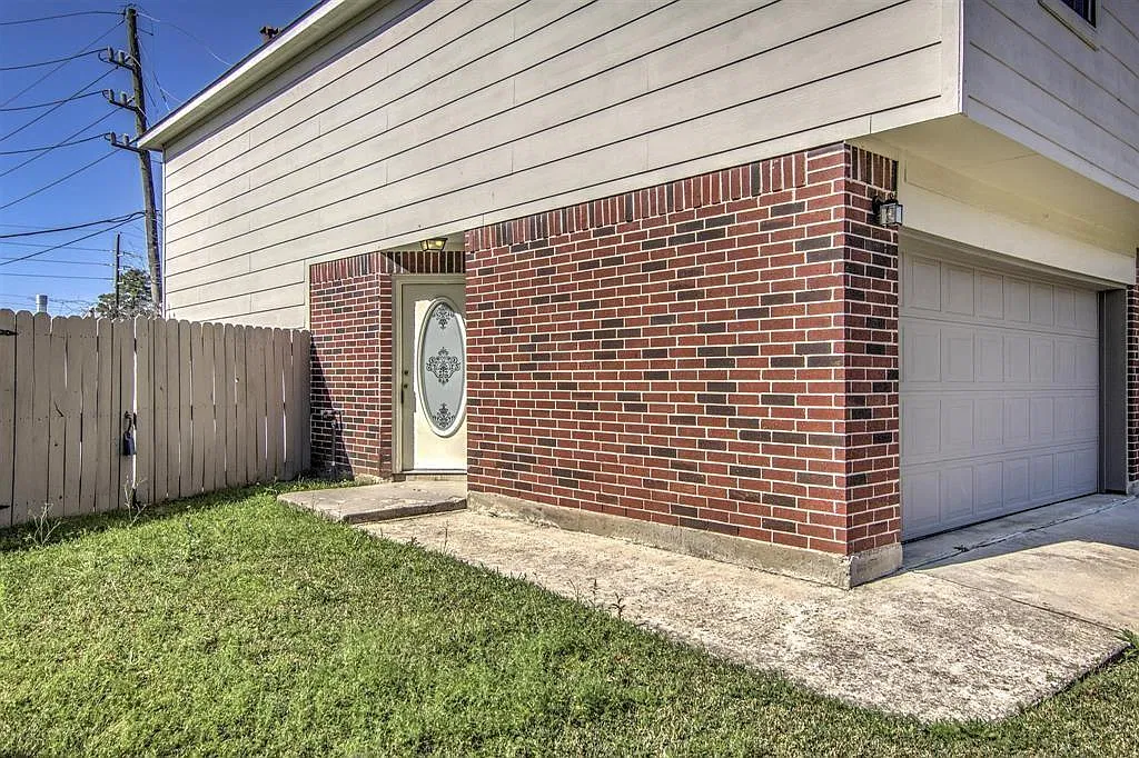 3 bed, 2.5 bath, 1491 sqft, $1,750 — Photo 2