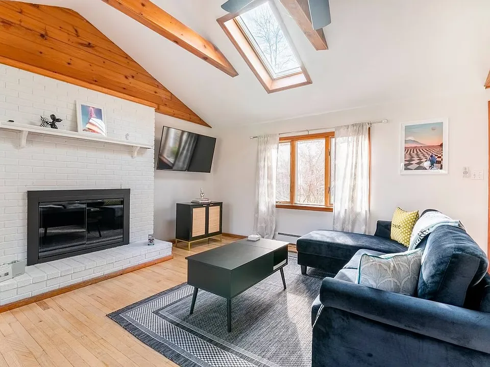 131 Ackert Hook Rd