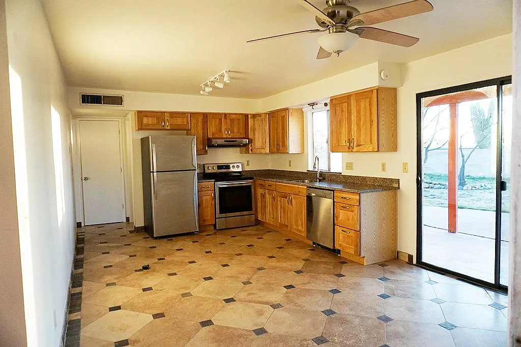 3 bed, 1500 sqft, $1,750 — Photo 2