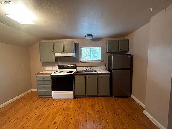 5th image of 1414 SE Lambert St