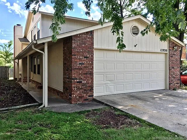 3 bed, 2.0 bath, 1295 sqft, $1,250 — Photo 1
