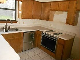 4th image of 414 Shady Grove Dr