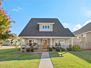 5800 W Willow St, Rogers, AR 72758