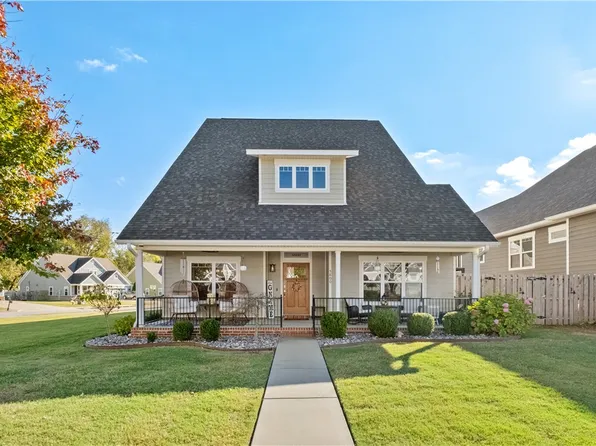 5800 W Willow St, Rogers, AR 72758