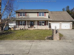 616 Steeple Chase Dr, Hurricane, WV 25526