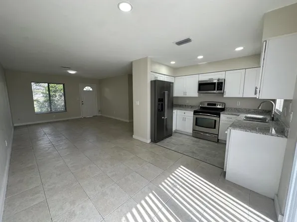 741 NE 7th Pl, Cape Coral, FL 33909