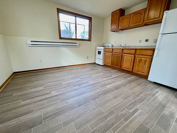 2nd image of 902 W Lincoln Ave #2