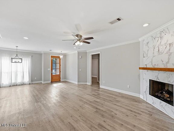 5th image of 580 Hickory Pl