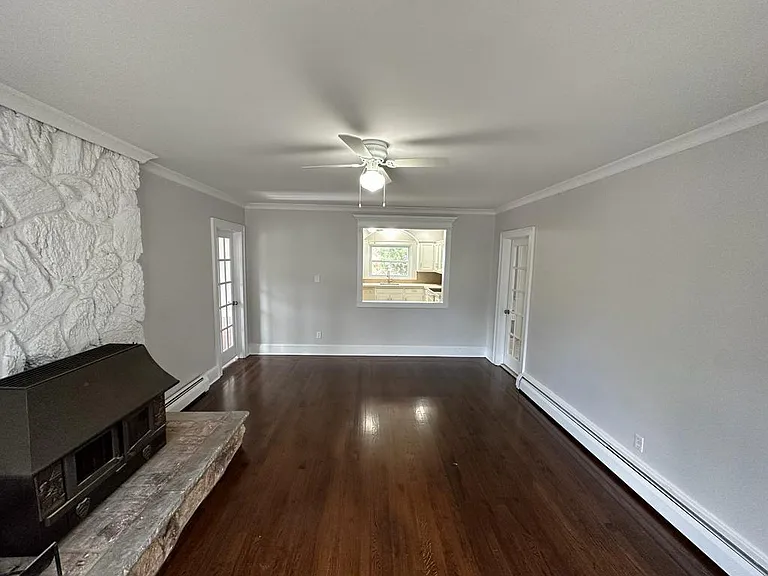 1114 Old Freehold Rd — Photo 5