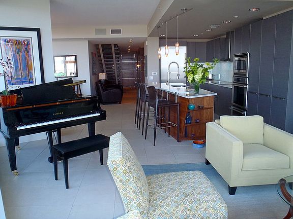 Main Living (8th Floor)