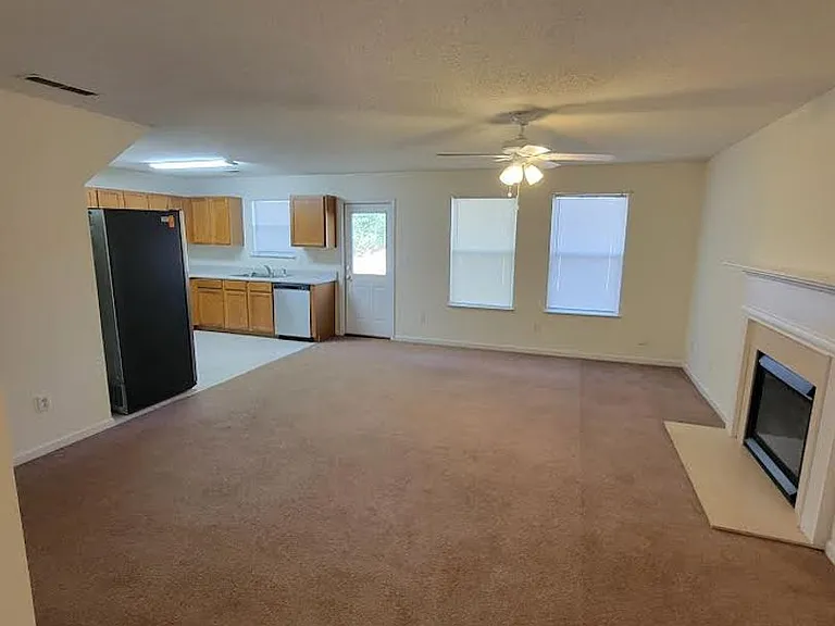 1106 Saint Phillips Ct — Photo 4