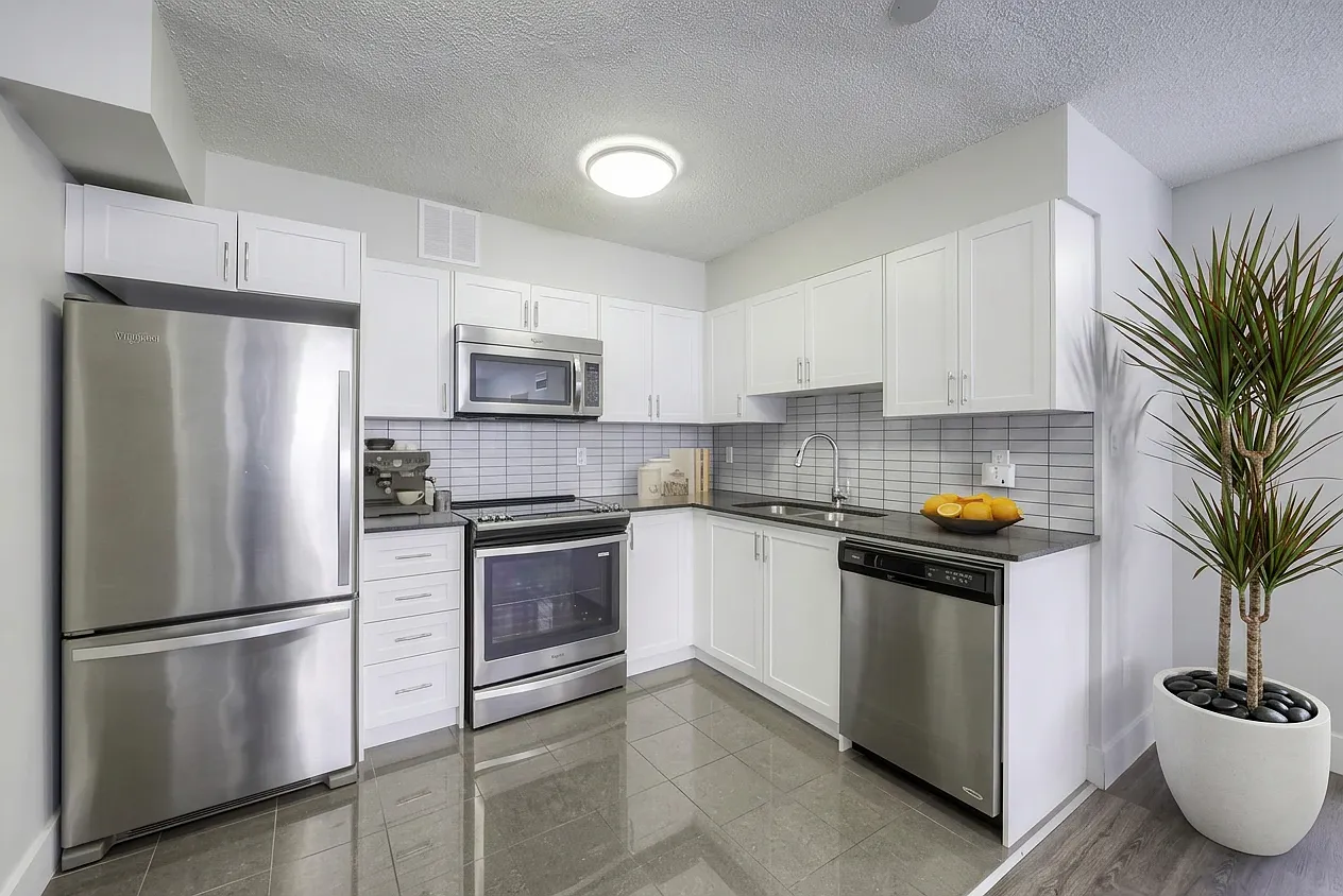 295 Dufferin Street — Photo 1