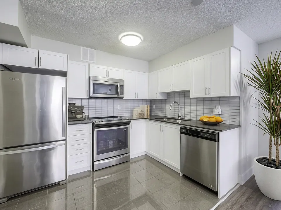 295 Dufferin St