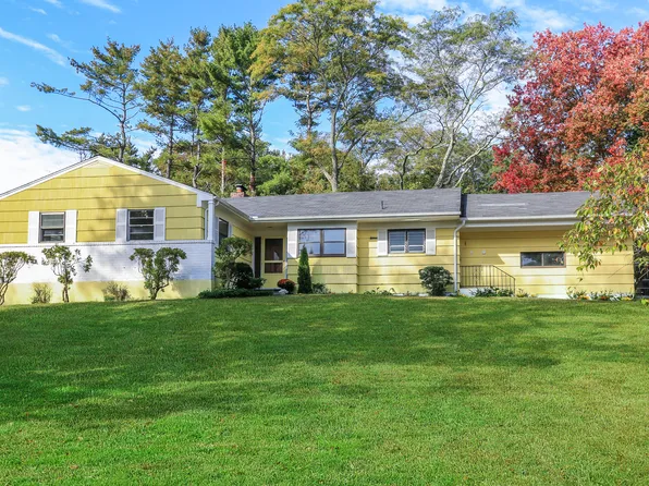 7 North Ln, Armonk, NY 10504