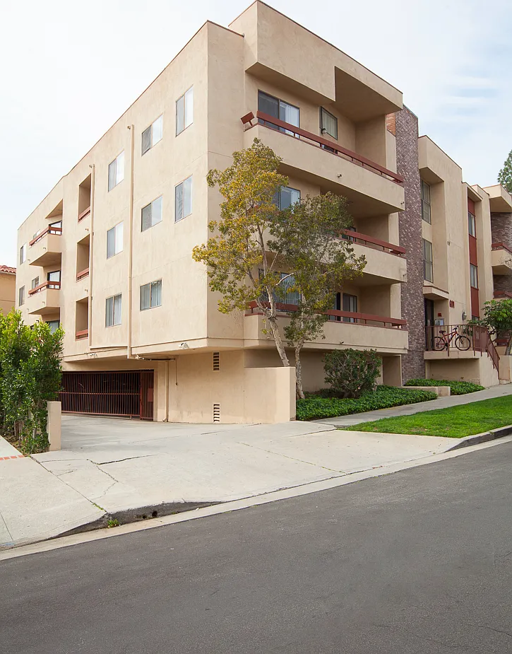 2 bed, $4,800 — Photo 1