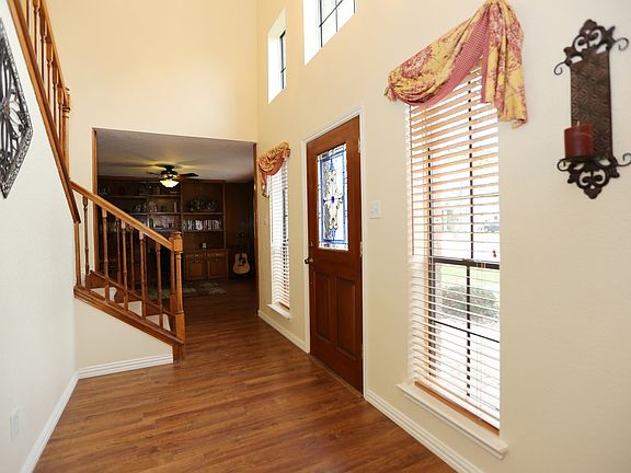 2nd image of 1214 Lovely Ln