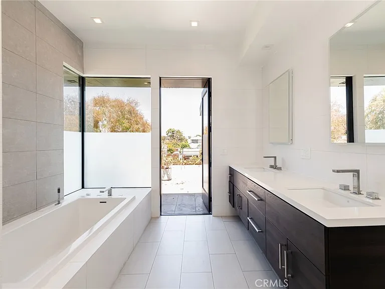 1643 S Carmelina Ave — Photo 23