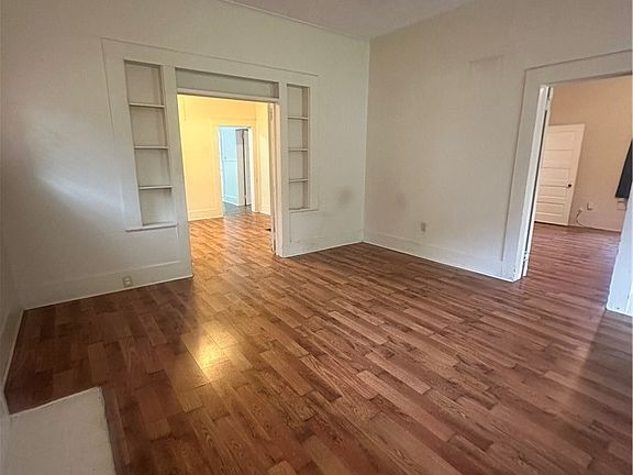 4th image of 114 3rd Ave NW