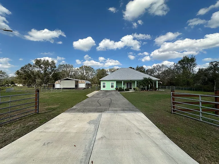 13810 Walden Sheffield Rd — Photo 1