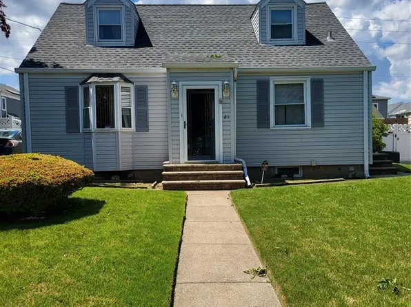 21 Woodland Drive, Hasbrouck Heights, NJ 07604