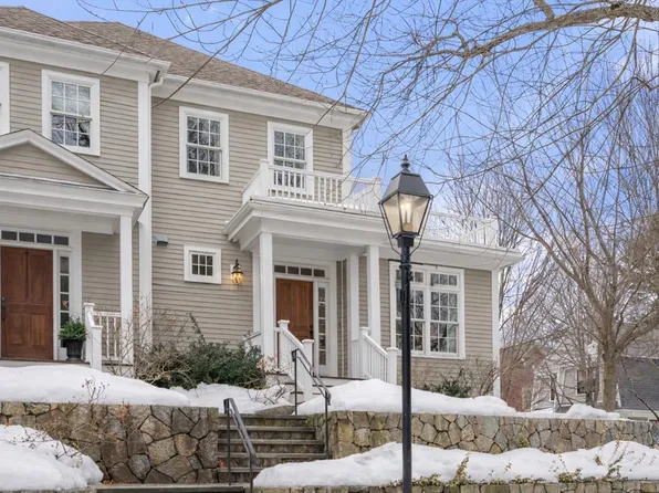 26 Maple Ln #26, Medfield, MA 02052