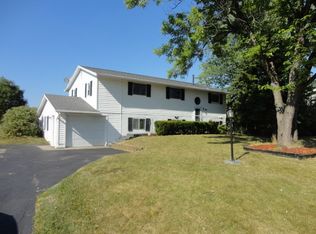 90 Patrician Dr N, Rochester, NY 14623