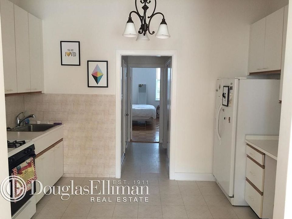 2nd image of 178 West St APT 1