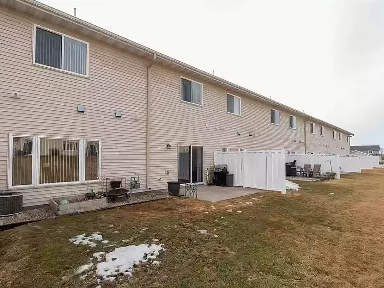 2109 Linden Trl — Photo 15